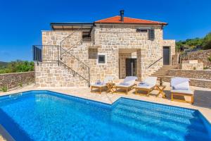 Luxury Villa Mare Heated Pool and Sea Views