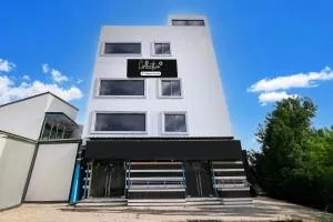 Super Collection O Belgacihia Near Kolkata Railway Station - Bally