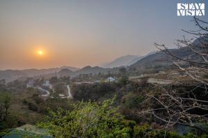 StayVista at Villa Blanche with Bonfire, BBQ & Panoramic Views