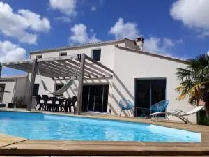 maison avec piscine bord de mer - 滨海拉特朗什