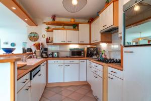 Maisons de vacances Ty Kerere - Calme, Grand Jardin Arbore, 500m plage : photos des chambres