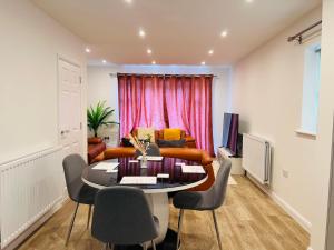 NEWLY BUILT 2 BEDROOMS SERVICE APARTMENT in DARTFORD