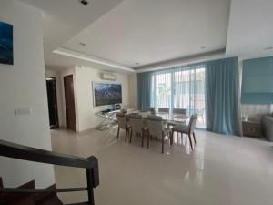 4bdr Villa with gym and pool in Laguna #168