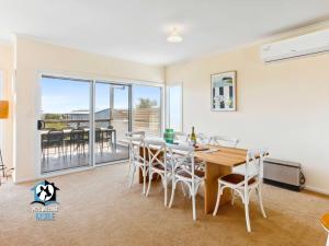 Tranquil Beach Retreat 2 Living Areas Sleeps 9