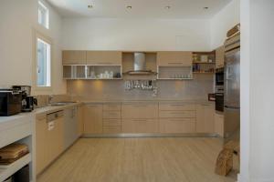 Blueros - Black Stone Suite