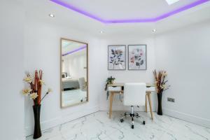 Stunning 5 Bedroom, 3 Bathroom Home in Windsor