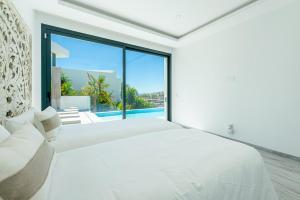 Luxury Holiday Villa with Heated Pool Open Sea Views