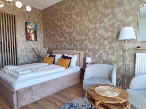 Modern Apartments with Swimming Pool in Hanza Tower by Noclegi Renters