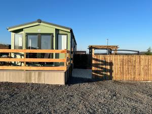 Maneight Fir View with hot tub