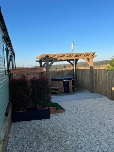 Maneight Fir View with hot tub