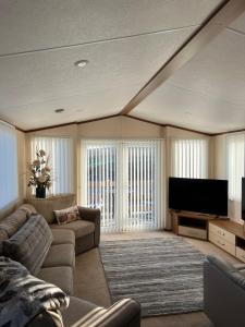 Maneight Fir View with hot tub