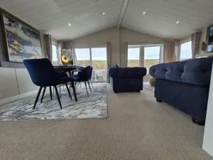 The Blue Lagoon 2 bedroom lodge with hot tub - 内兹岬附近沃尔顿