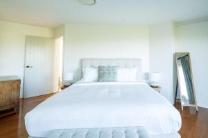 Seacliff House 10 bedrooms with Ocean & Dairy Country Views