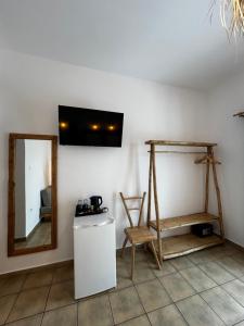 Triple Room with Balcony and Sea View room in Hotel Livadia