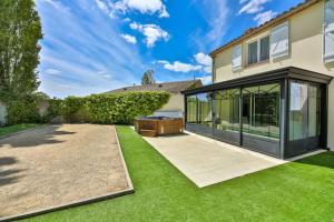 Maisons de vacances L'Atrie-Villa Piscine - Jacuzzi - Sauna : photos des chambres