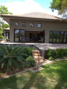 Pecanwood Relaxing Villa - Golf, Pool, Braai & Dam Views