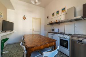 GuestHost - San Lorenzo Bright Apartment X8