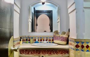 In Gueliz, Chic and Ethnic with a palm view