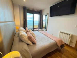 Sanxenxo, Apartamento 1 hab con vistas al mar, piscina, garaje y a 150 mts de la Playa Silgar