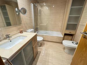 Sanxenxo, Apartamento 1 hab con vistas al mar, piscina, garaje y a 150 mts de la Playa Silgar