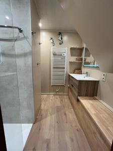 Agréable Maison clôturée climatisée DOMAINE TAMARIS, 3 chambres, 6 couchages, Wifi, Accès piscines payant, PORTIRAGNES PLAGE LRTAMV12
