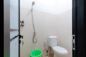 Urbanview Syariah Hotel Tiga ER near Karawang Central Plaza