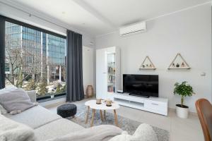 Półwiejska Modern Apartment with AC & Remote Work in Poznań Centre by Noclegi Renters