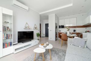 Półwiejska Modern Apartment with AC & Remote Work in Poznań Centre by Noclegi Renters