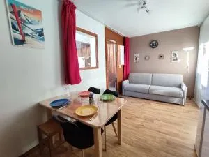 Mountain Retreat in Hautes-Alpes with Stunning Views - 雷阿隆