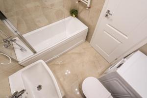 Central Spacious Apartment 606