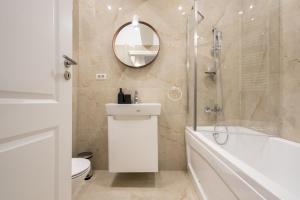 Central Spacious Apartment 606