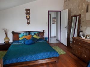 B&B / Chambres d'hotes LOGEVEIL - Maison d-hotes --Charme et Bien-etre-- - proche foret et golf : photos des chambres
