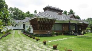Kudajadri Heritage Pool Homestay Kothamangalam