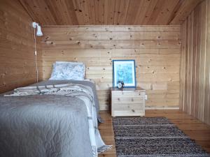 Cozy 4BR Lakeside Cottage with Sauna & Outdoor Grill