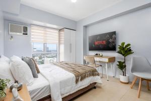 Furnished Studio in Cebu IT Park with WiFi, Netflix and Pool Access