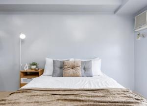 Furnished Studio in Cebu IT Park with WiFi, Netflix and Pool Access