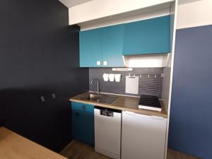 Appartement rénové avec balcon et parking, vue sur pistes - FR-1-445-156