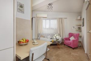 Nautica Studios With Outdoor Pool