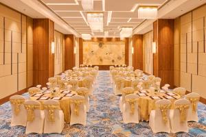 Iris Sarovar Portico