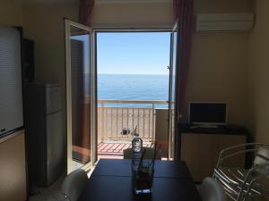 Appartamento con 1 Camera da Letto, Balcone e Vista Mare