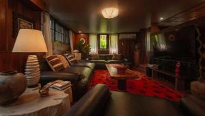 Riverside Private Pool, 7-Bedrooms, Chiang Mai Center, Entire Estate For You - TANPURI