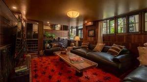 Riverside Private Pool, 7-Bedrooms, Chiang Mai Center, Entire Estate For You - TANPURI