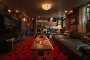 Riverside Private Pool, 7-Bedrooms, Chiang Mai Center, Entire Estate For You - TANPURI