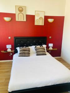 B&B / Chambres d'hotes Home SAINT MICHEL : Chambre Double avec Salle de Bains Privative Extérieure