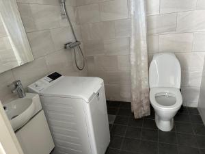 Stockholm Apartment - Sleeps 4 & Free Parking