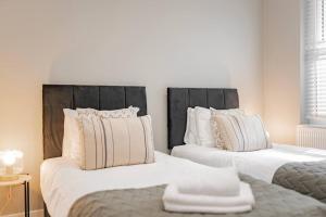 The Stylish Shamrock London Escape - Modern and Airy Apartment with Garden - Good transport links