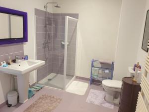 B&B / Chambres d'hotes Chambres d-hotes, Le champ fleuri : Chambre Familiale