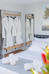 Paradise Heated Jacuzzi with Acropolis View