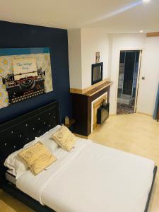 B&B / Chambres d'hotes Home SAINT MICHEL : photos des chambres