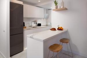 Modern apartment 300m from beach